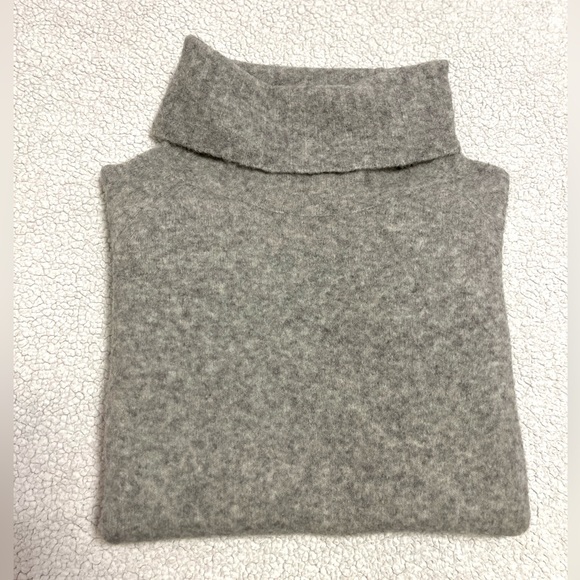 Aritzia Community Plutarch Turtleneck Sweater - Picture 11 of 11